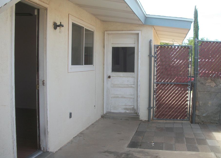 Villa Plata Dr, El Paso, TX 79935, Foreclosure 98,000 4BD / 2BH