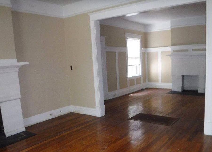 Walnut St, Gadsden, AL 35901, Foreclosure Call 2BD / 2BH