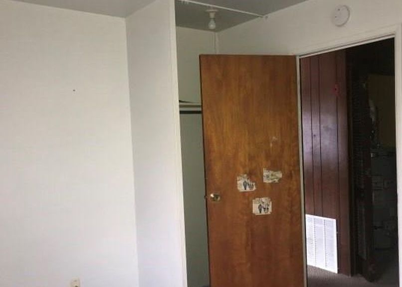 Jamestown Ave, Utica, NY 13502, Foreclosure 58,000 3BD / 1BH