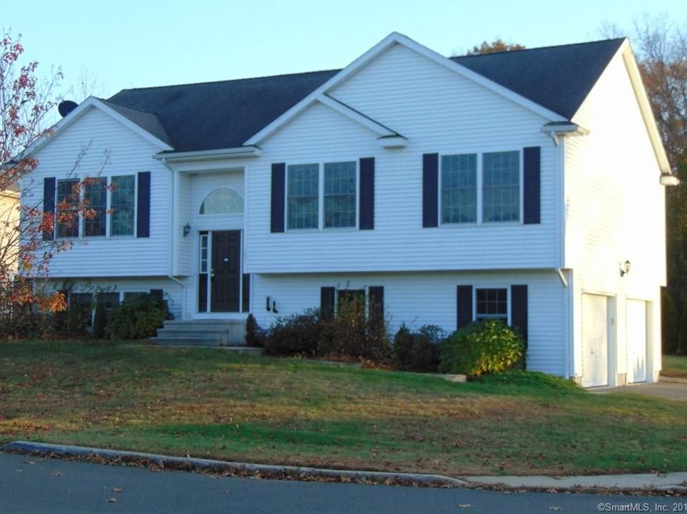 Auburn St, Naugatuck, CT 06770, Foreclosure 249,900 3BD / 3BH