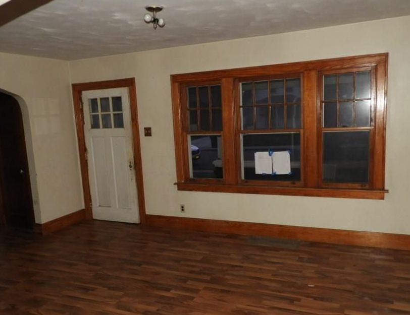 Mckoon Ave, Niagara Falls, NY 14305, Foreclosure 49,900 3BD / 1BH