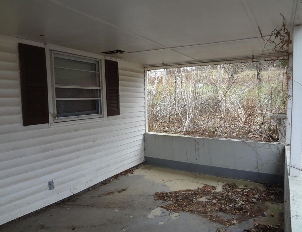 Irvine Rd, Winchester, KY 40391, Foreclosure 117,000 3BD / 1BH