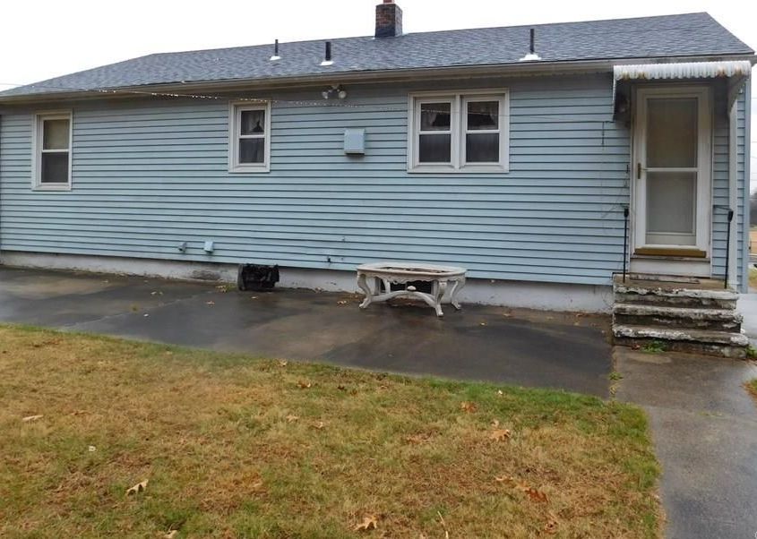 Burr St, East Haven, CT 06512, Foreclosure 137,300 3BD / 1BH