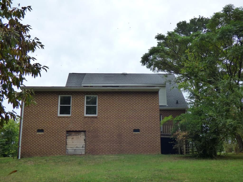 4th St, Clarksville, VA 23927, Foreclosure 94,900 5BD / 3BH