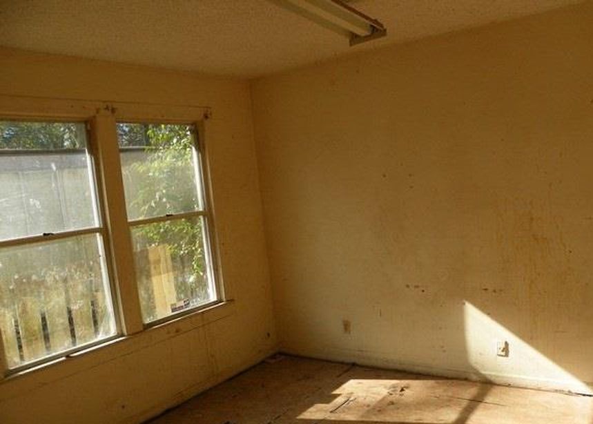 Center St, Plaquemine, LA 70764, Foreclosure Call 2BD / 1BH