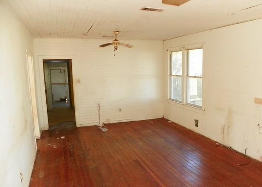 Center St, Plaquemine, LA 70764, Foreclosure Call 2BD / 1BH