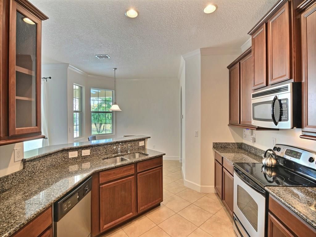 Diamond Sq, Vero Beach, FL 32967, Foreclosure Call 4BD / 3BH