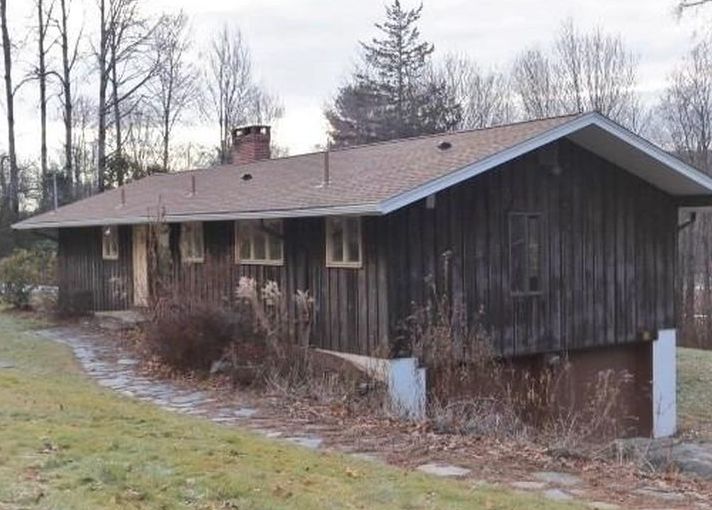 Day St S, West Granby, CT 06090, Foreclosure 215,000 3BD / 2BH