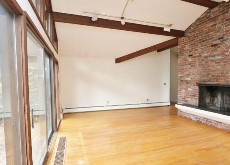 Day St S, West Granby, CT 06090, Foreclosure 215,000 3BD / 2BH