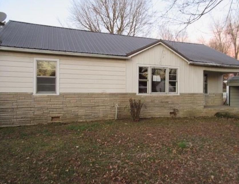 W Sunset Dr, Mayfield, KY 42066, Foreclosure Call 3BD / 1BH