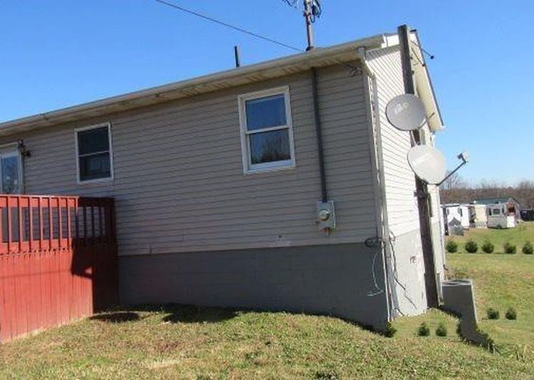 Rolling Acres Rd, New Cumberland, WV 26047, Foreclosure Call 2BD