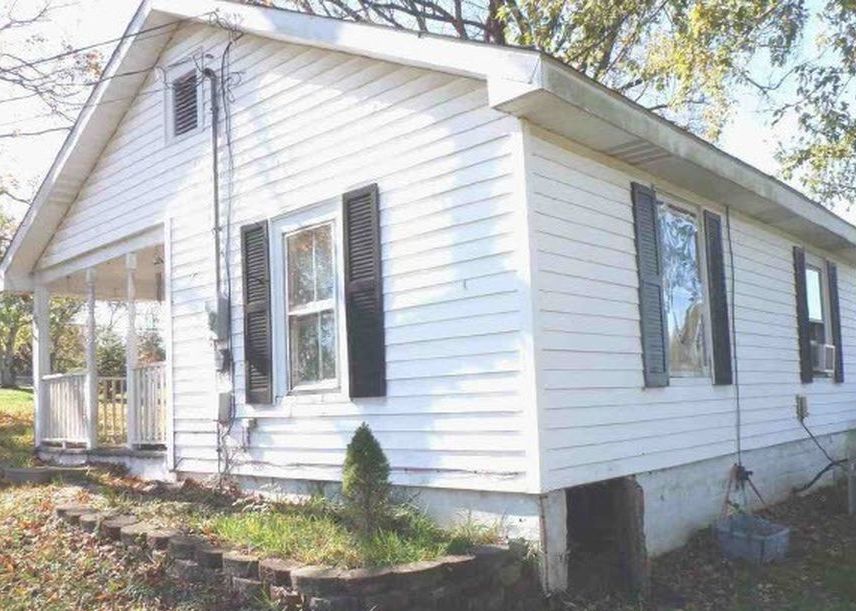 Tracy Ln, Frankfort, KY 40601, Foreclosure Call 2BD / 1BH