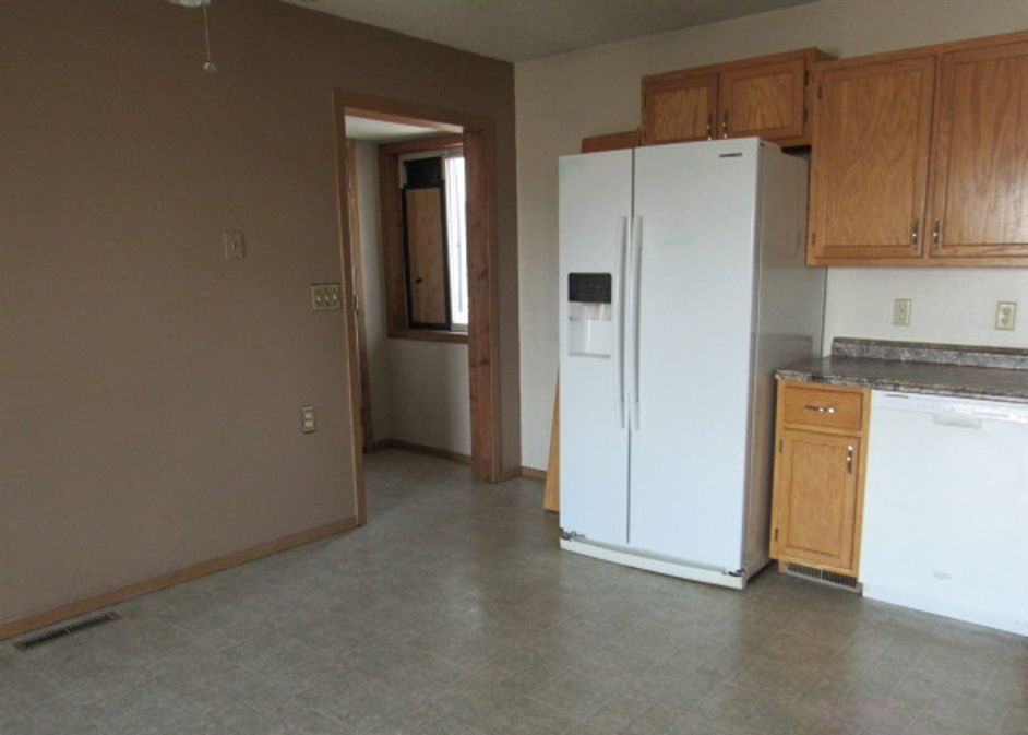 Stellar Dr, Rapid City, SD 57703, Foreclosure 142,000 4BD / 2BH