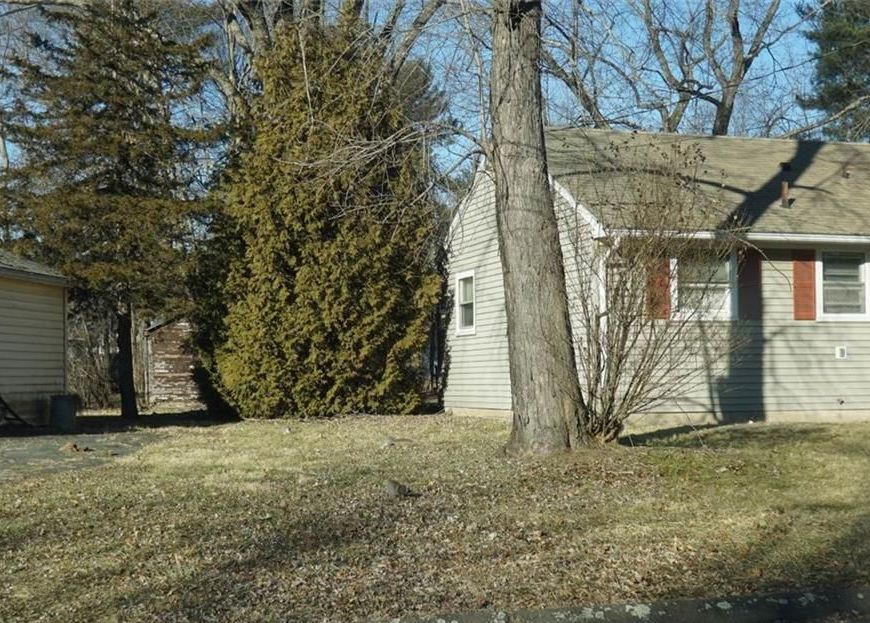 Cottage Grove Cir, Bloomfield, CT 06002, Foreclosure 129,900 3BD