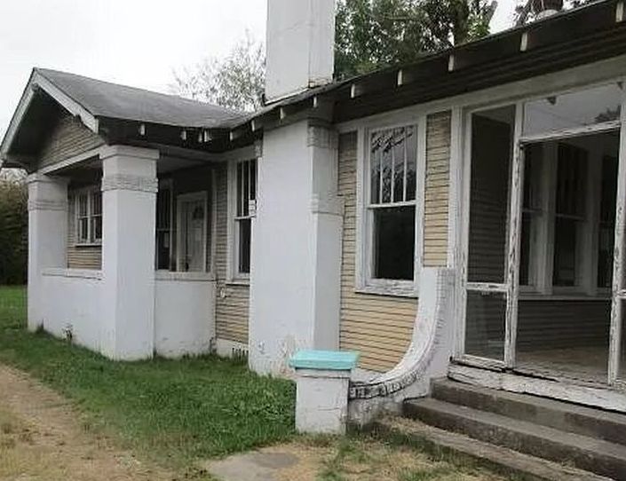 W 27th Ave, Pine Bluff, AR 71601, Foreclosure Call 3BD / 1BH