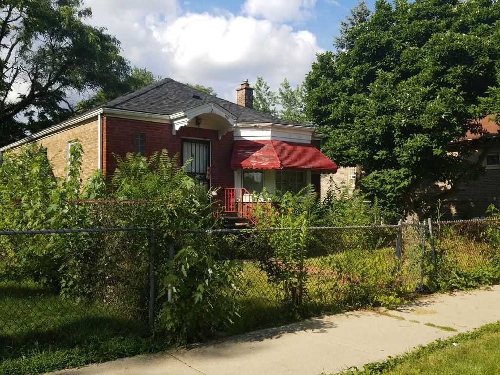 W 117th Pl, Chicago, IL 60628, Foreclosure 40,000 2BD / 1BH