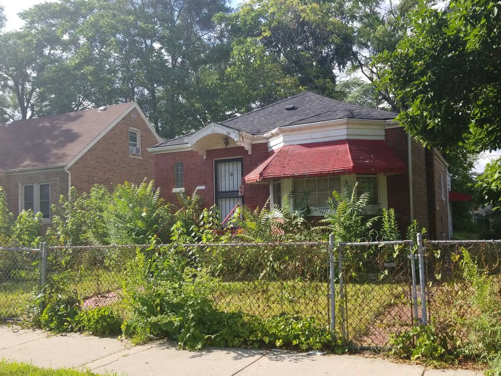 W 117th Pl, Chicago, IL 60628, Foreclosure 40,000 2BD / 1BH