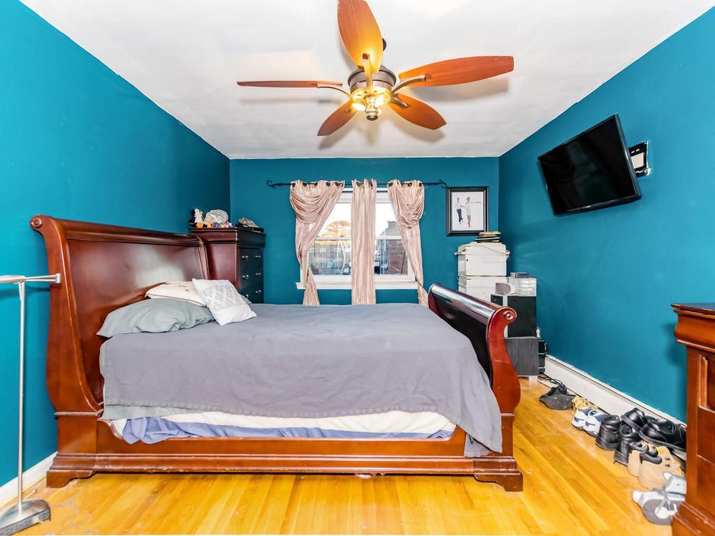 Throggs Neck Expy, Bronx, NY 10465, Foreclosure 519,999 3BD / 3BH