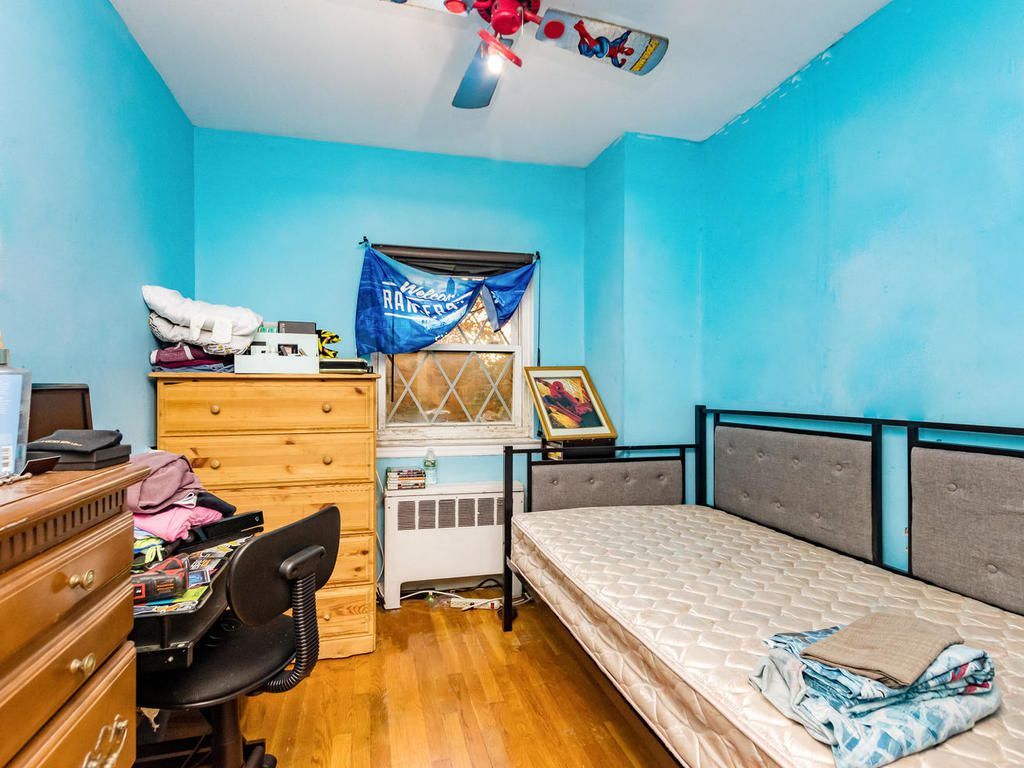 Throggs Neck Expy, Bronx, NY 10465, Foreclosure 519,999 3BD / 3BH