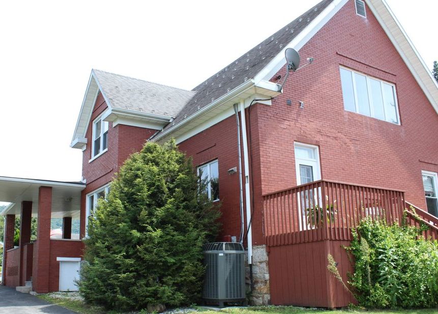 S Juliana St, Bedford, PA 15522, Foreclosure 259,900 3BD / 3BH