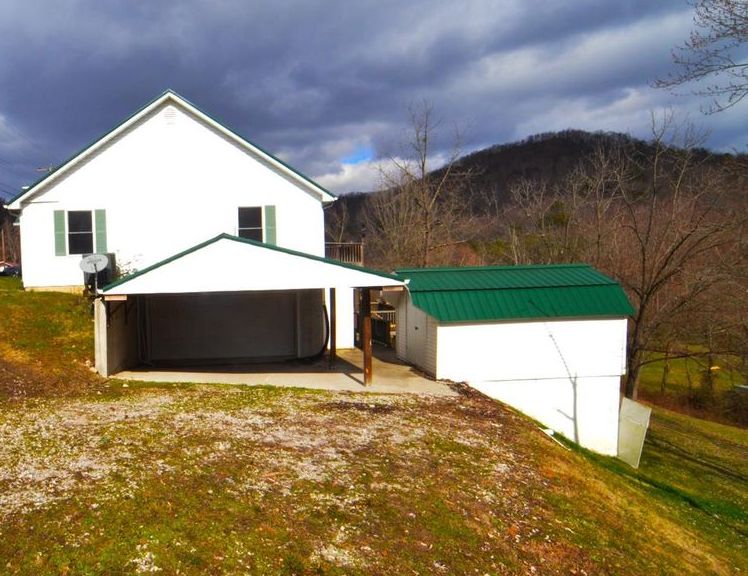 High St, Irvine, KY 40336, Foreclosure 129,900 5BD / 4BH