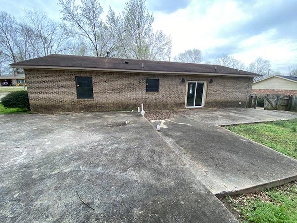 Smith St, West Point, MS 39773, Foreclosure Call 3BD / 1BH