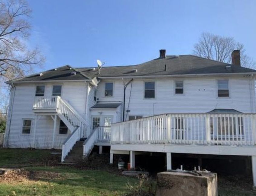 Bloomfield Ave, Bloomfield, CT 06002, Foreclosure 155,000 4BD