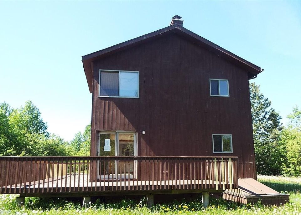 Beach Hill Rd, West Glover, VT 05875, Foreclosure 156,566 5BD