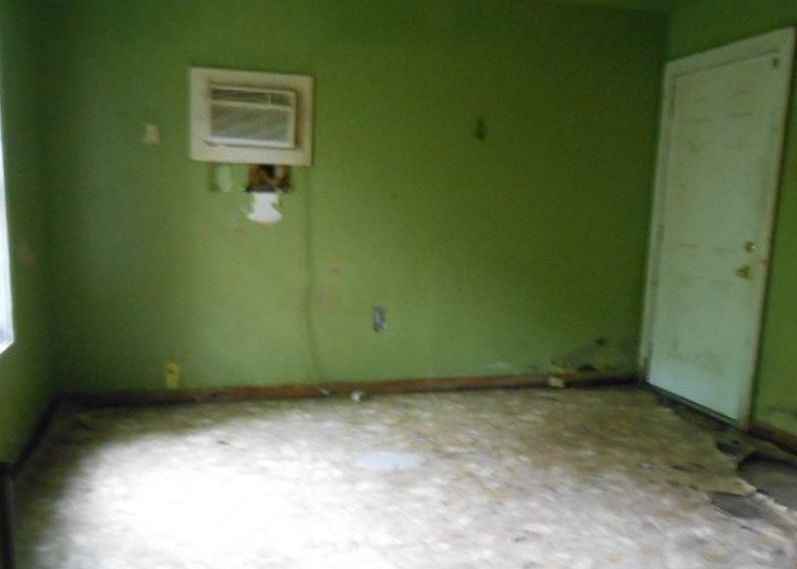 E Chickasaw St, Brookhaven, MS 39601, Foreclosure Call 2BD / 1BH