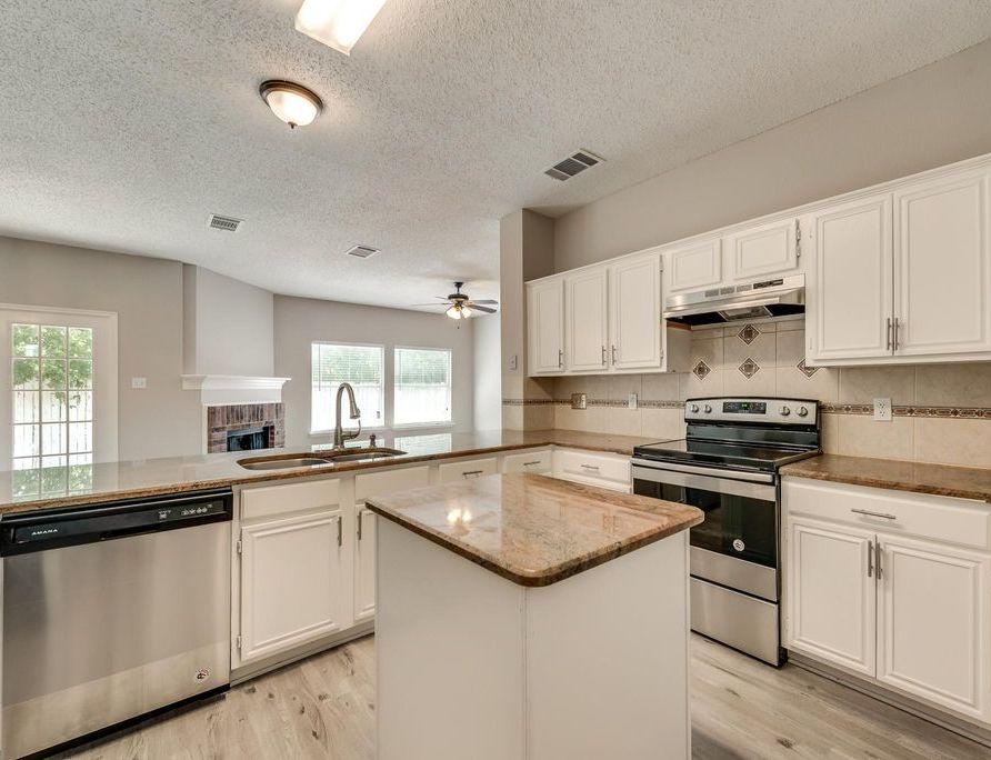 Shoal Creek Dr, Arlington, TX 76001, Foreclosure 240,000 4BD / 2BH