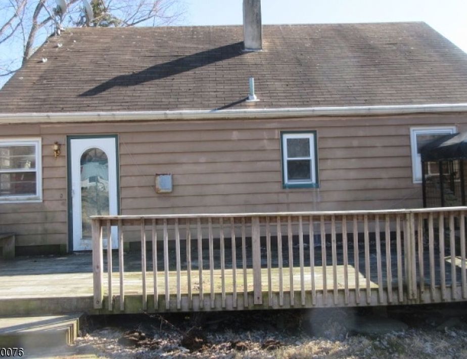 Van Buren Ave, Vernon, NJ 07462, Foreclosure 105,000 4BD / 1BH