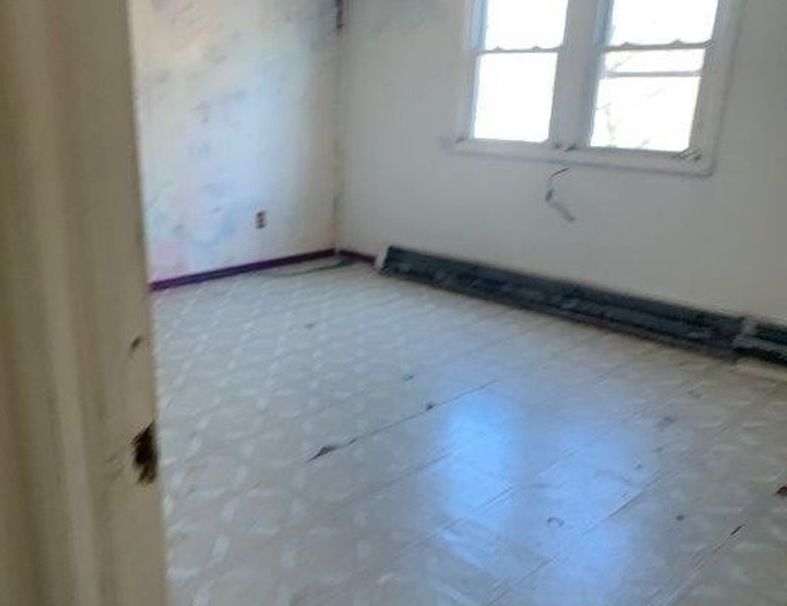 Highview Dr, Selden, NY 11784, Foreclosure 149,900 3BD / 2BH