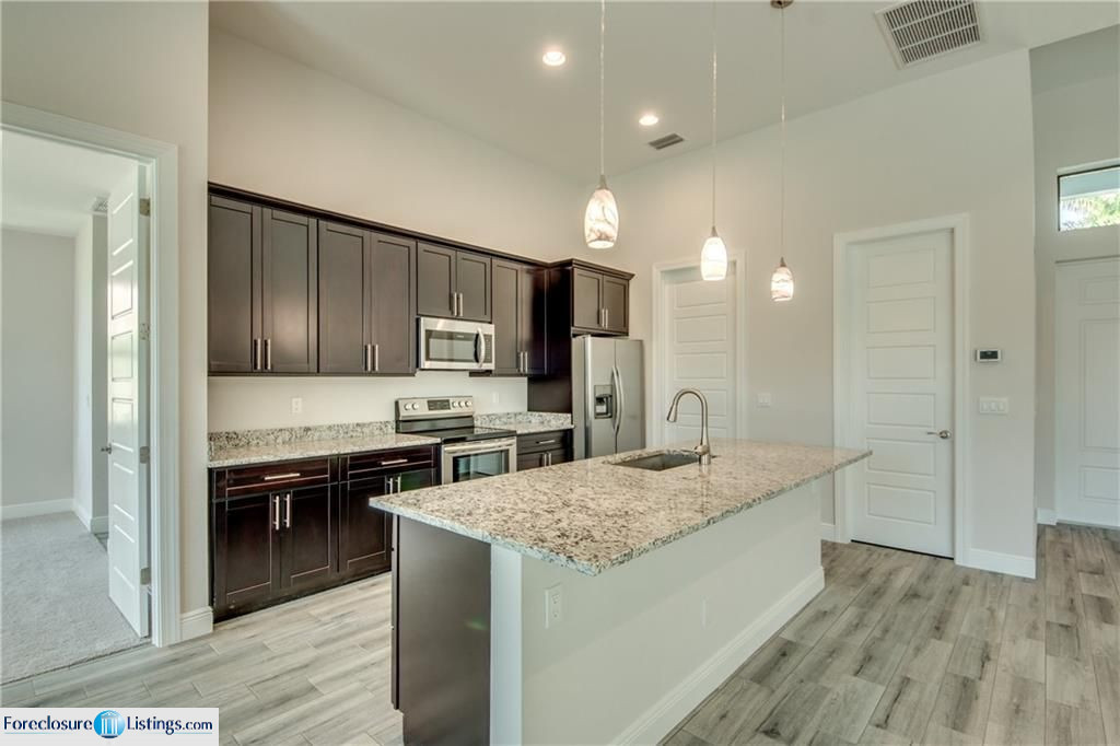 Sw 11th St, Cape Coral, FL 33991, Foreclosure 24,500 4BD / 3BH