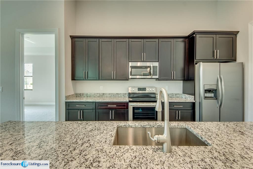 Sw 11th St, Cape Coral, FL 33991, Foreclosure 24,500 4BD / 3BH