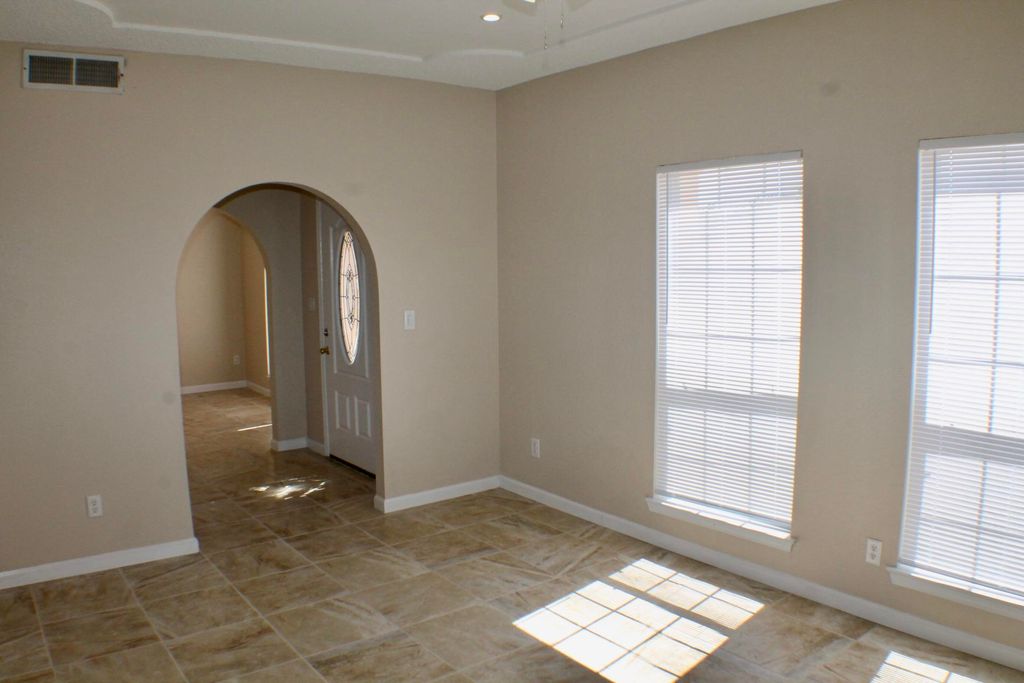 Luis Gomez Pl, El Paso, TX 79936, Foreclosure 192,883 5BD / 3BH