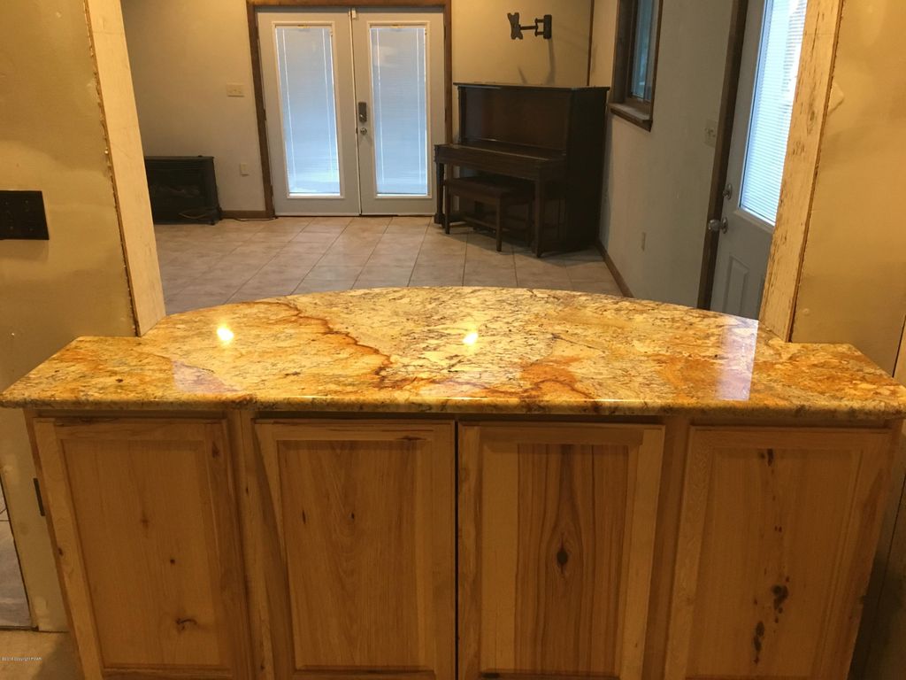 State Park Dr, Gouldsboro, PA 18424, Foreclosure 141,000 2BD / 2BH