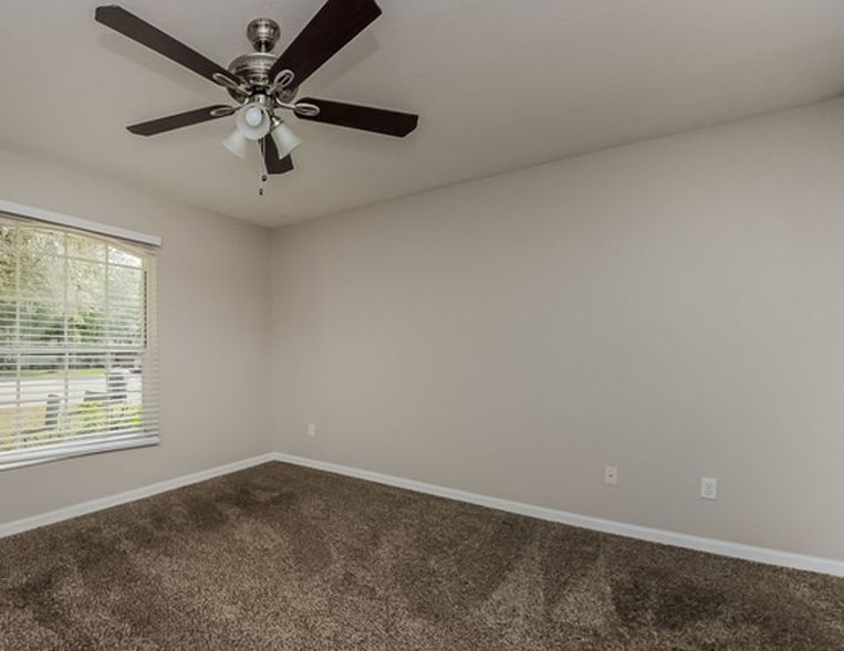 Quiet Oak Ct, Davenport, FL 33896, Foreclosure 235,000 4BD / 3BH