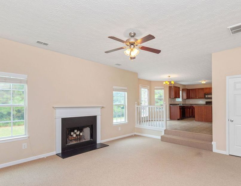 Bell Tower Ln, Fairburn, GA 30213, Foreclosure 171,000 3BD / 3BH