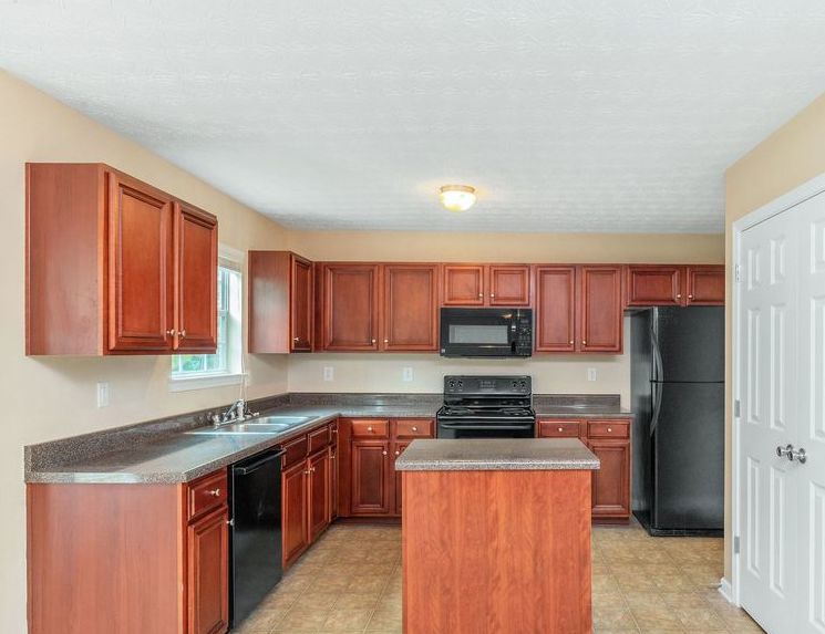 Bell Tower Ln, Fairburn, GA 30213, Foreclosure 171,000 3BD / 3BH