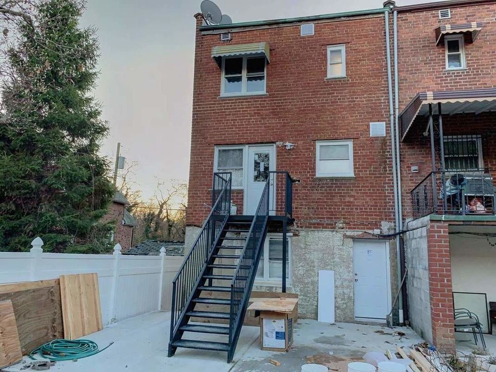 Seton Ave, Bronx, NY 10466, Foreclosure 50,000 4BD / 3BH