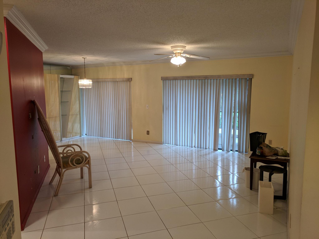 Coach House Cir Apt B, Boca Raton, FL 33486, Foreclosure 174,400
