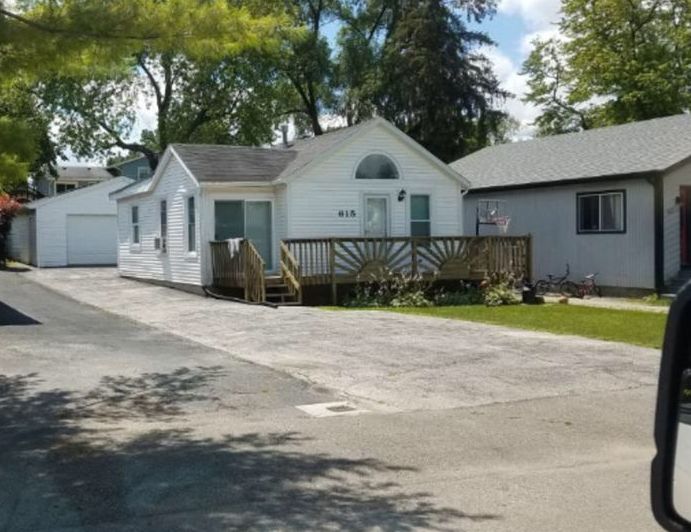 W Hillside Dr, Round Lake, IL 60073, Foreclosure 36,500 2BD / 1BH Foreclosure Listing