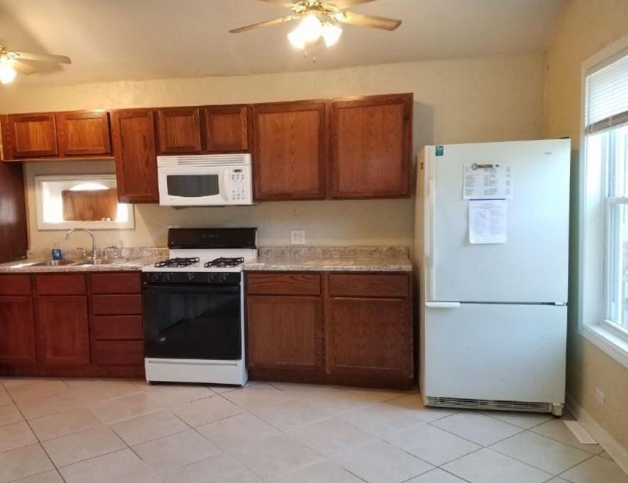 W Hillside Dr, Round Lake, IL 60073, Foreclosure 36,500 2BD / 1BH Foreclosure Listing