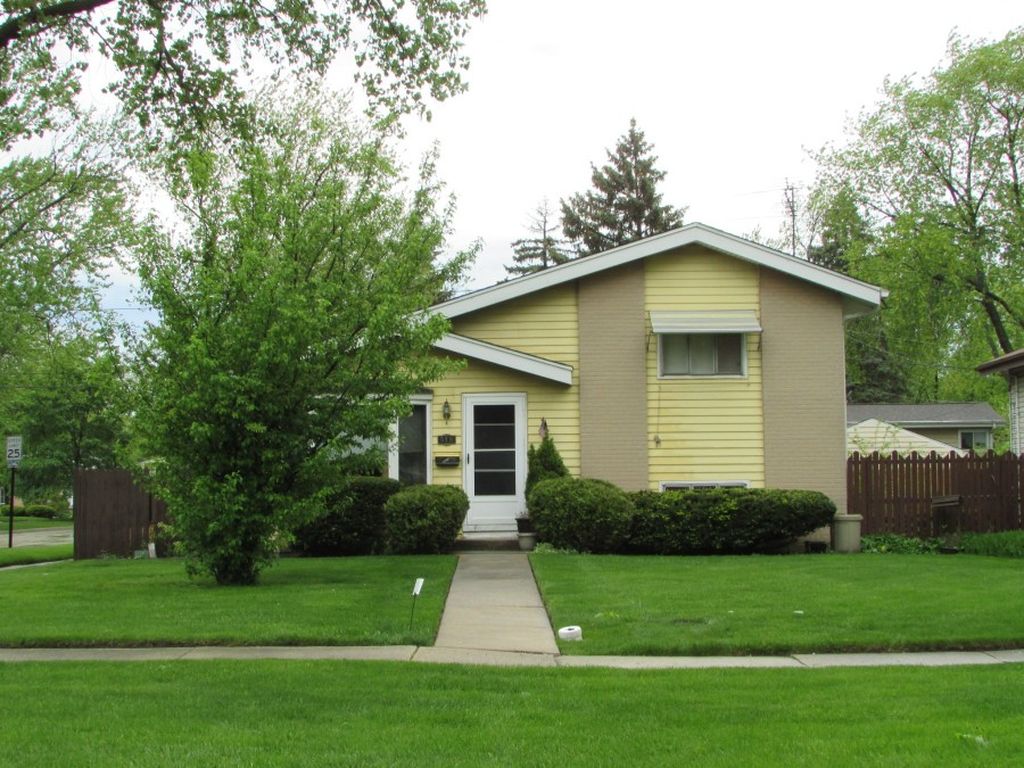 N Michigan Ave, Villa Park, IL 60181, Foreclosure 280,900 3BD