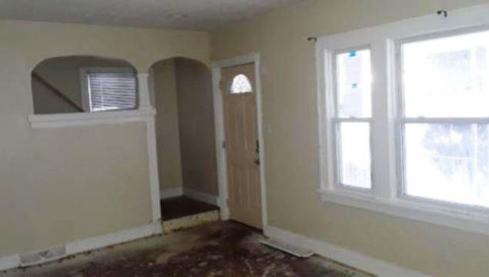 Telfair Ave, Cleveland, OH 44128, Foreclosure Call 2BD / 1BH