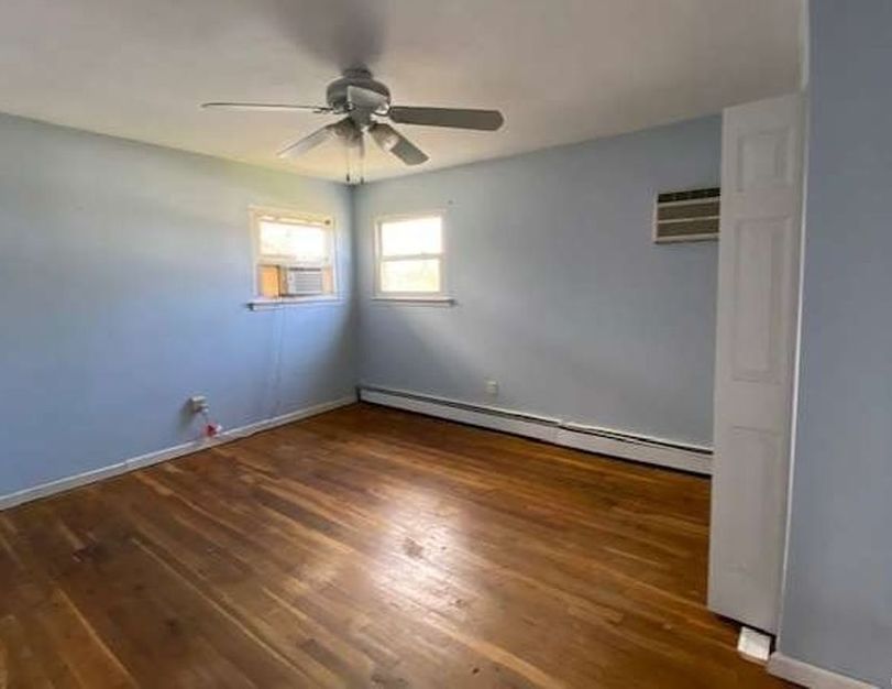 Janice Ln, Selden, NY 11784, Foreclosure 247,500 3BD / 2BH