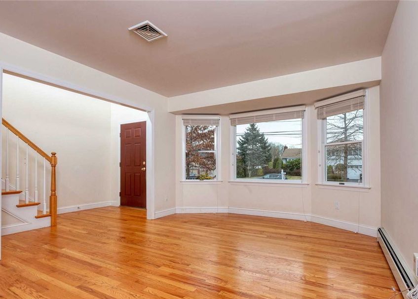 W 7th St, Deer Park, NY 11729, Foreclosure 398,321 4BD / 2.5BH