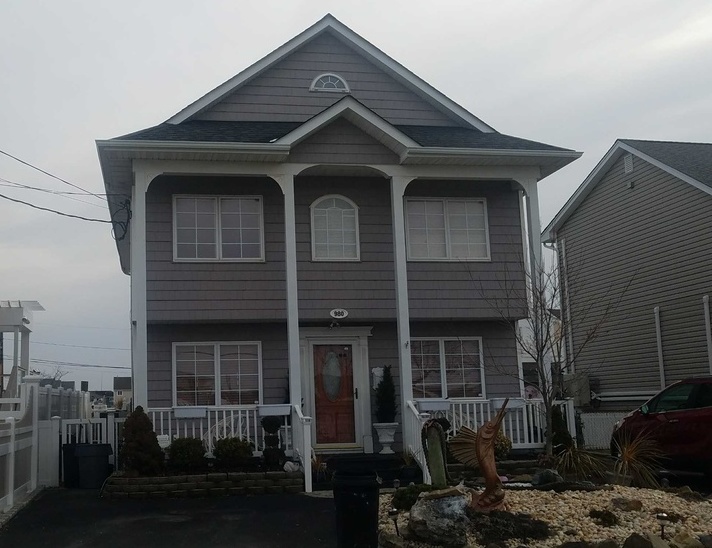 Pacific St, Lindenhurst, NY 11757, Foreclosure 422,000 3BD / 2BH