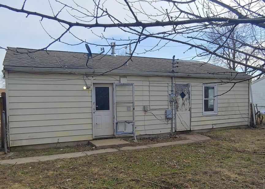 Saint Monica Dr, East Saint Louis, IL 62206, Foreclosure 35,000