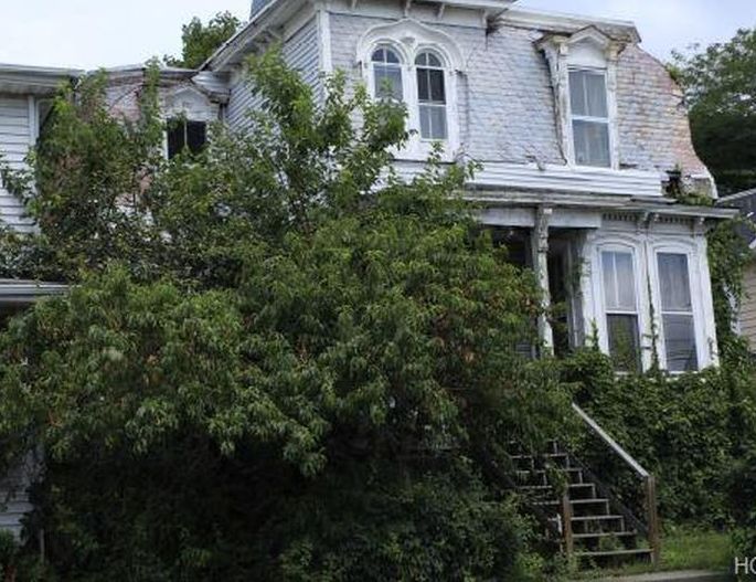 E Main St, Middletown, NY 10940, Foreclosure 80,100 4BD / 2BH